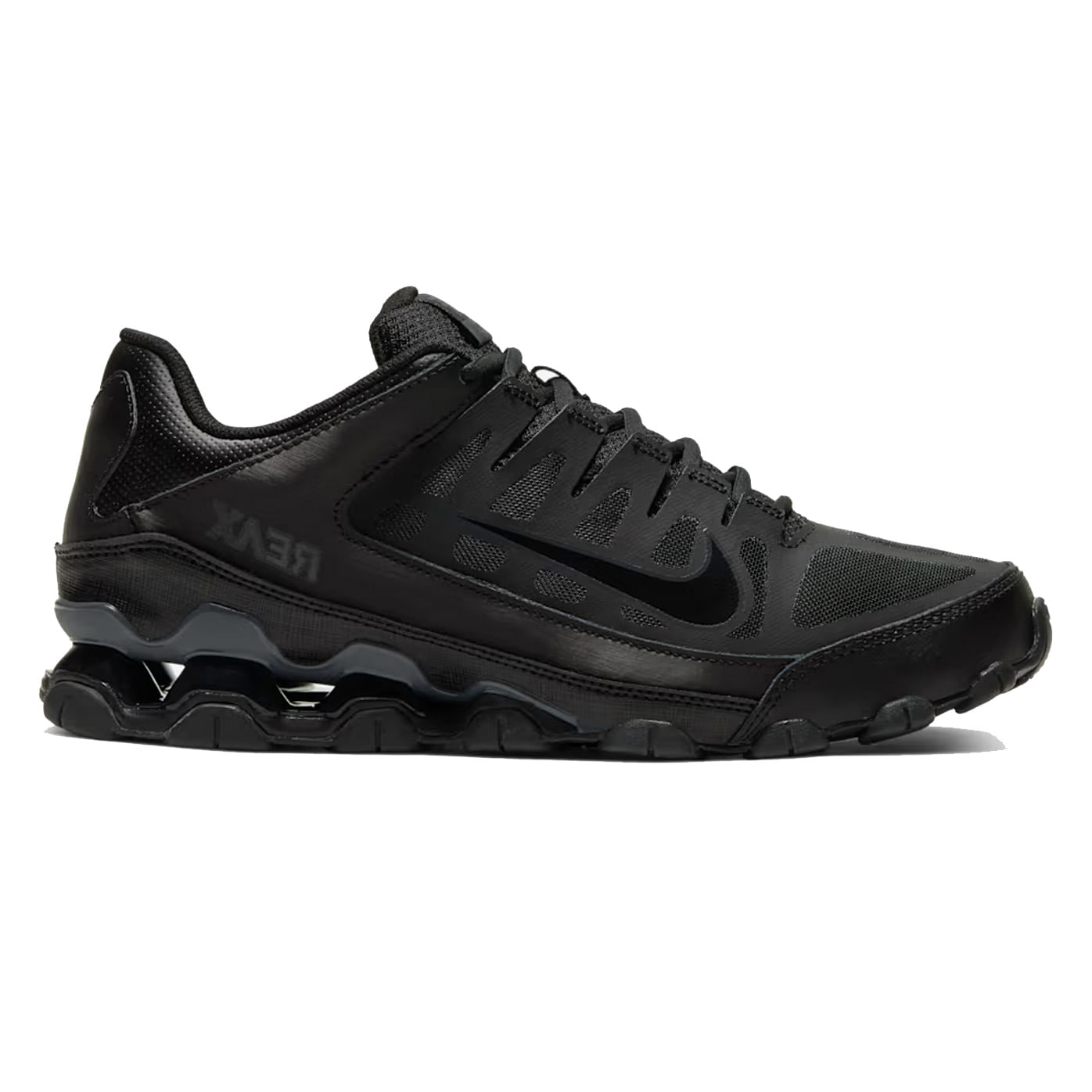 Tênis Nike Reax 8 TR Mesh masculino preto vista lateral direita com detalhes em mesh e fechamento por cadarço